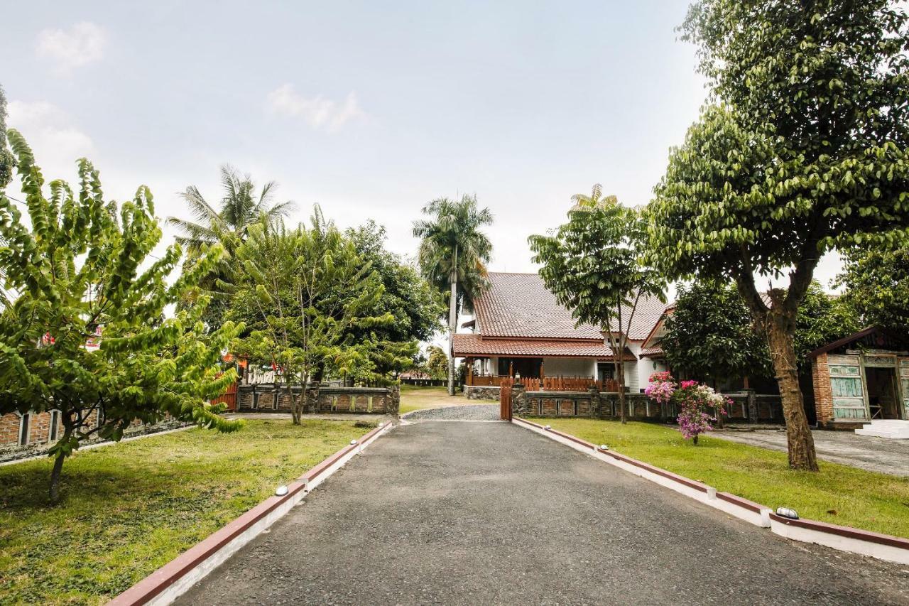 Oyo 986 Authentic Osing Homestay Banyuwangi  Dış mekan fotoğraf